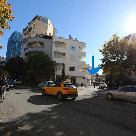 Little Corner Hostel Тирана Екстер'єр фото